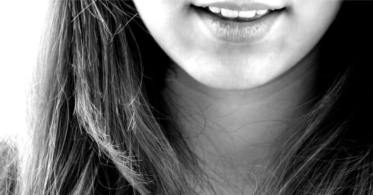 girl-teeth