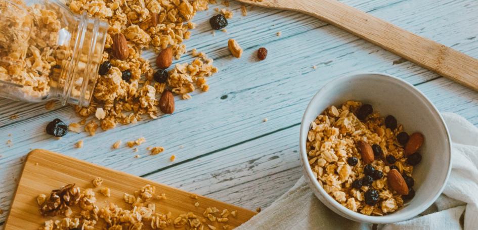 Oasis Dental Studio - What Causes Dry Mouth? Symptoms & Treatment - 4 muesli