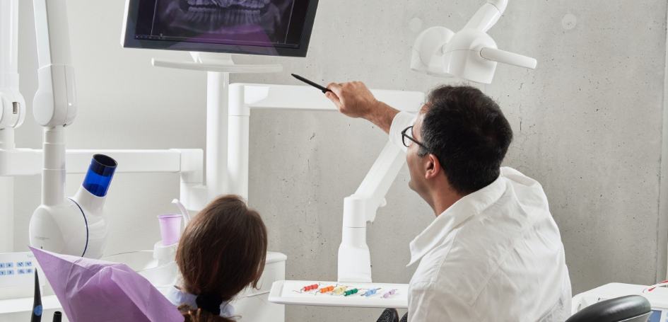 Oasis Dental Studio - Pros and Cons of Overseas Dental Holidays - 3 dentist-with-patient